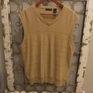 SADDLEBRED TAN V-NECK SWEATER VEST MENS -MEDIUM